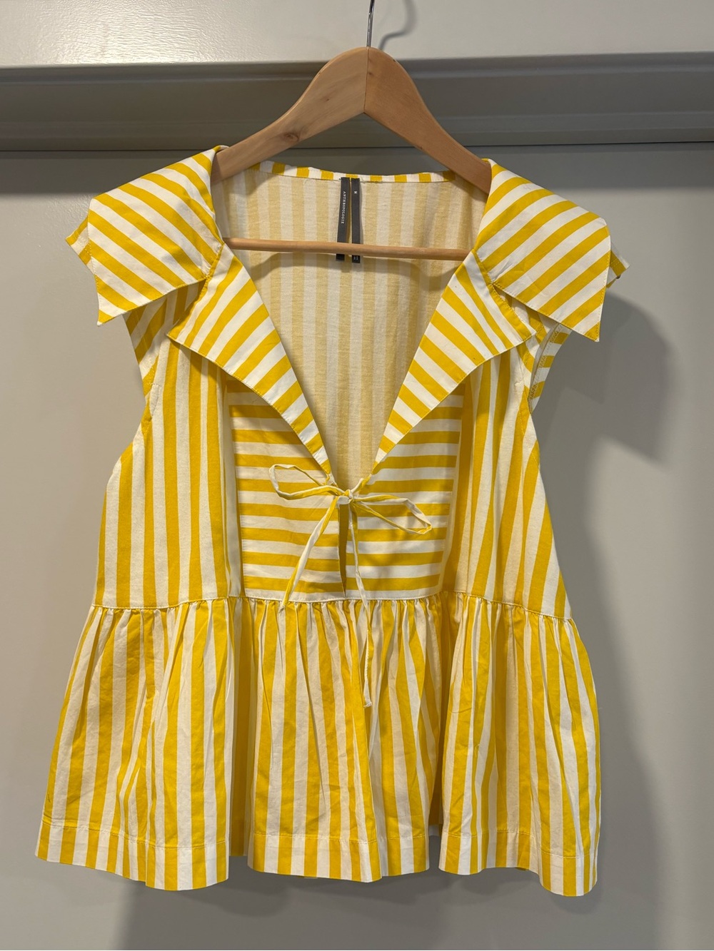 Anthropologie | Yellow/white tie front babydoll blouse SZ M